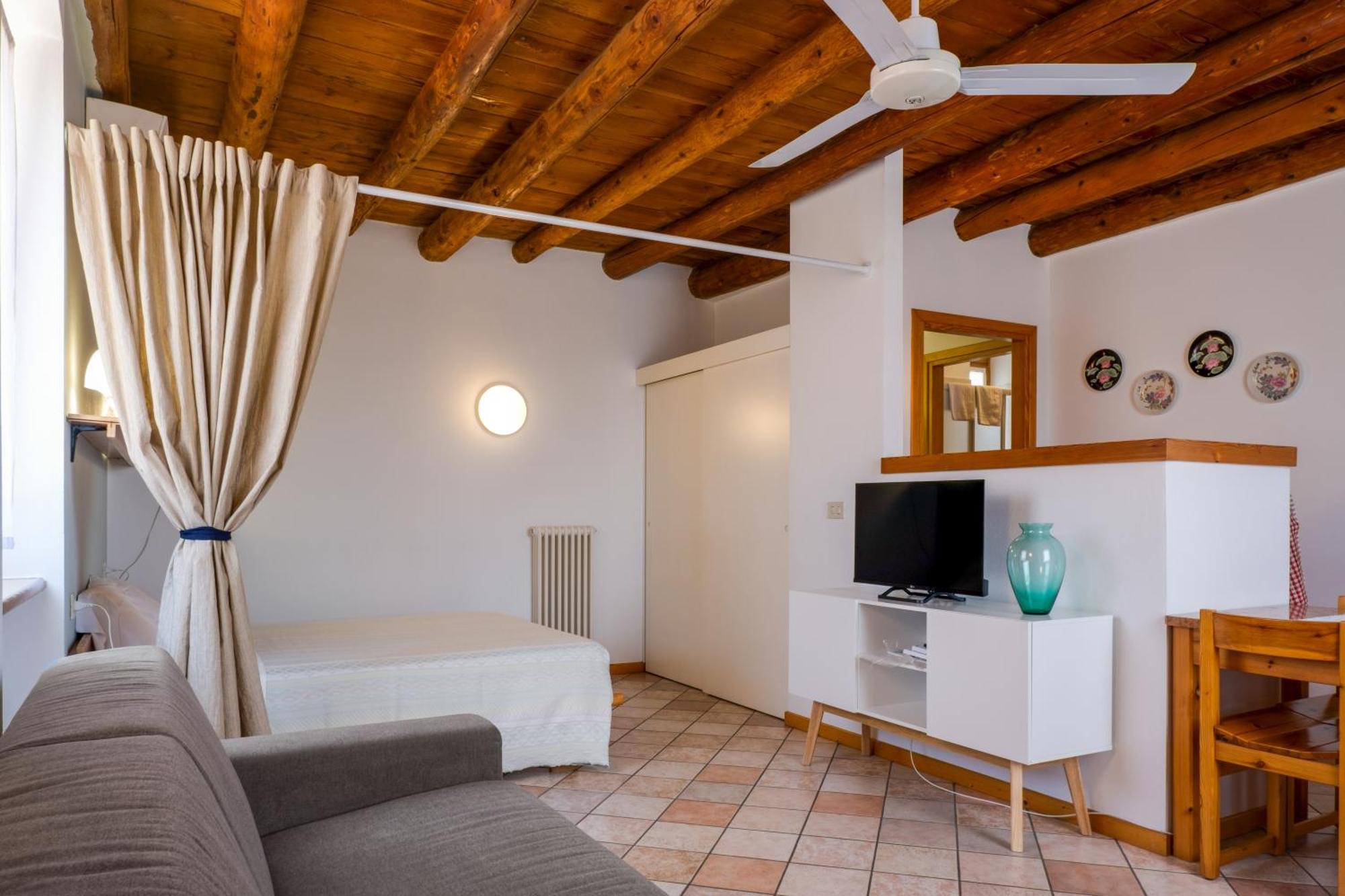 Agriturismo Le Ginestre 拉齐塞 外观 照片